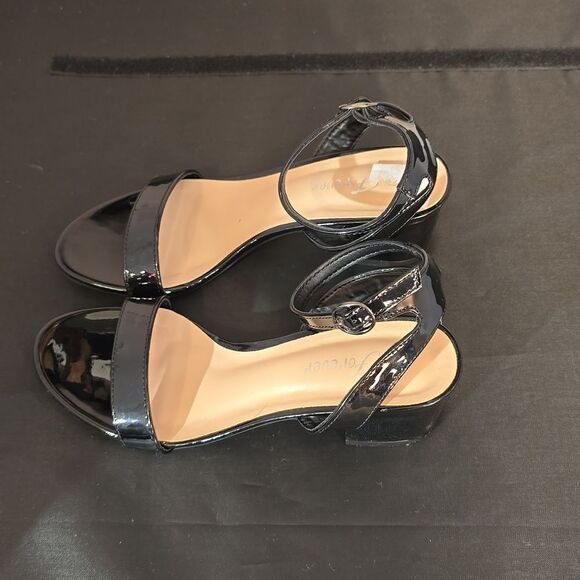 BRAND NEW FOREVER ALMOND TOE LOW BLOCK-HEEL SANDAL - Picture 7 of 16